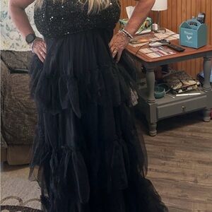 Elegant Black ruffled Woman’s Dress Size XL     PR#22